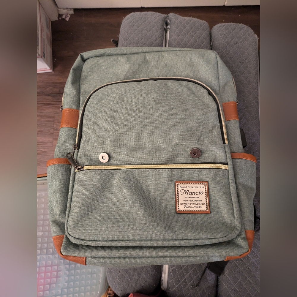 Laptop Backpack Barely Used - image 4